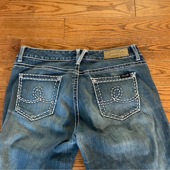 🛍️3/$30 7FAM (7 For All Mankind) women’s flared  jeans in size 8 - Picture 13 of 16